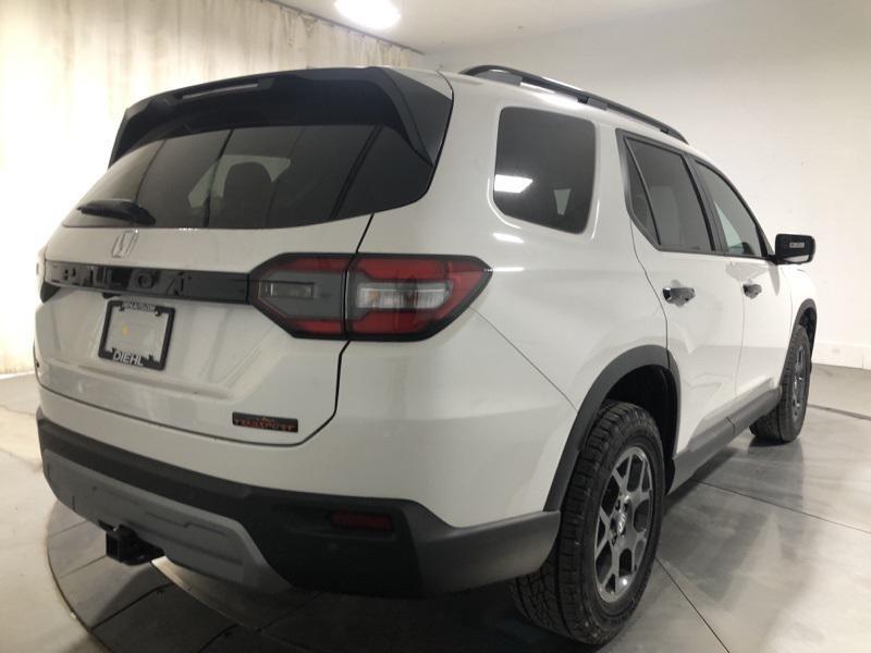 new 2025 Honda Pilot car, priced at $51,350