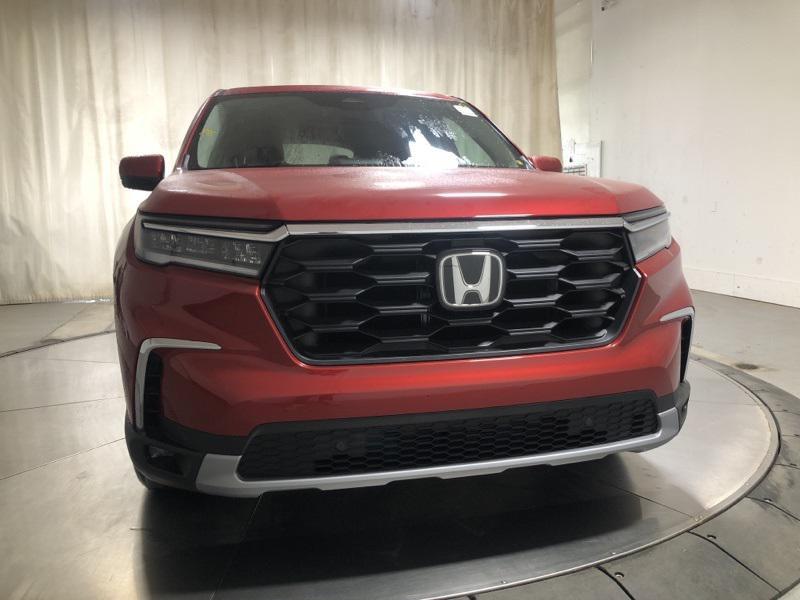 new 2025 Honda Pilot car, priced at $47,550