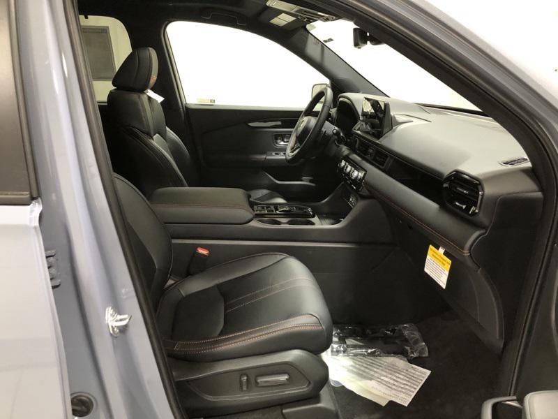 new 2025 Honda Pilot car, priced at $51,830