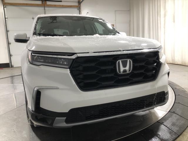 new 2025 Honda Pilot car, priced at $44,695