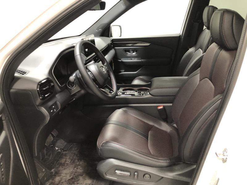 new 2025 Honda Pilot car, priced at $54,575