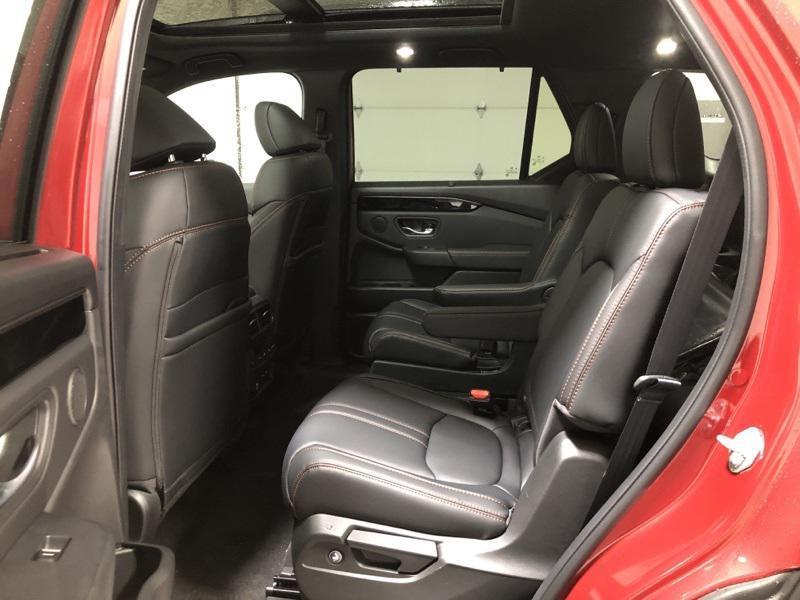 new 2025 Honda Pilot car, priced at $51,350