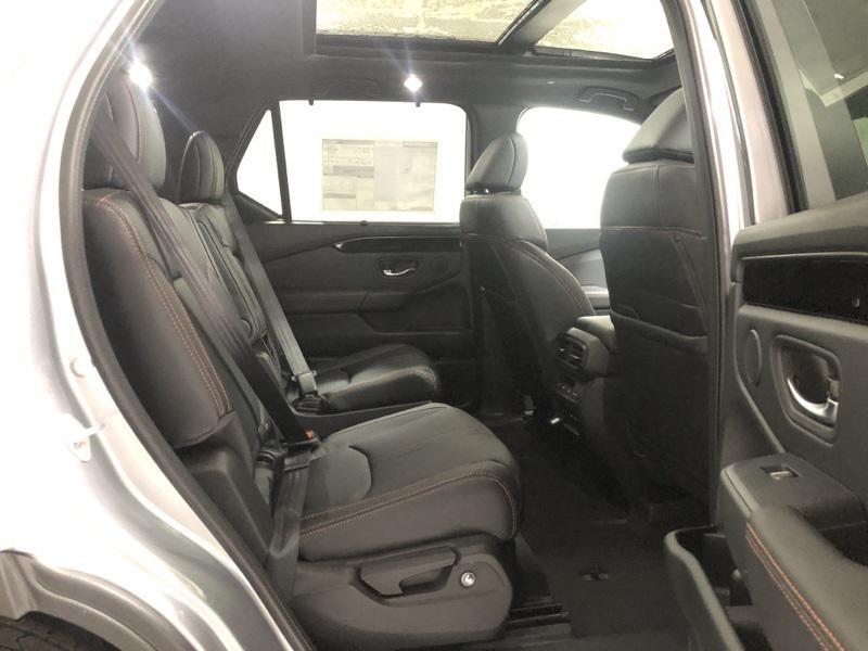 new 2025 Honda Pilot car, priced at $50,895
