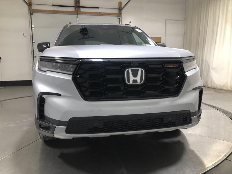 new 2025 Honda Pilot car, priced at $50,895