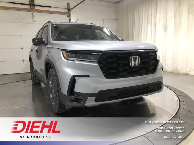 new 2025 Honda Pilot car, priced at $50,895