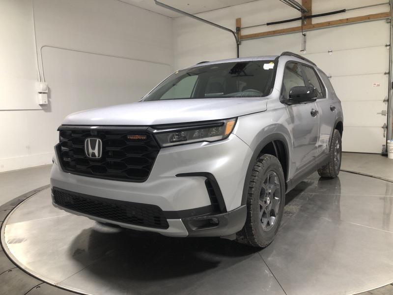 new 2025 Honda Pilot car, priced at $50,895