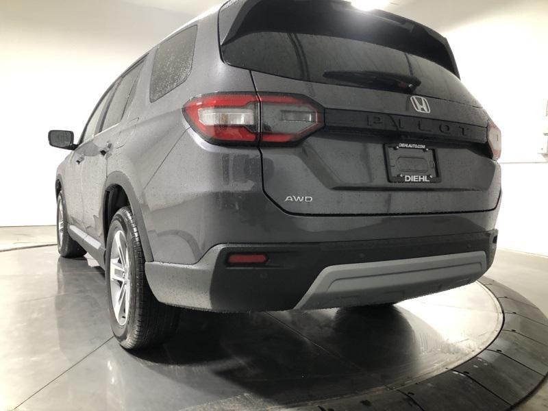 new 2025 Honda Pilot car, priced at $45,595