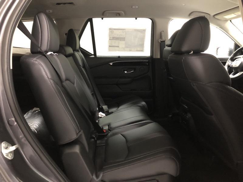 new 2025 Honda Pilot car, priced at $45,595