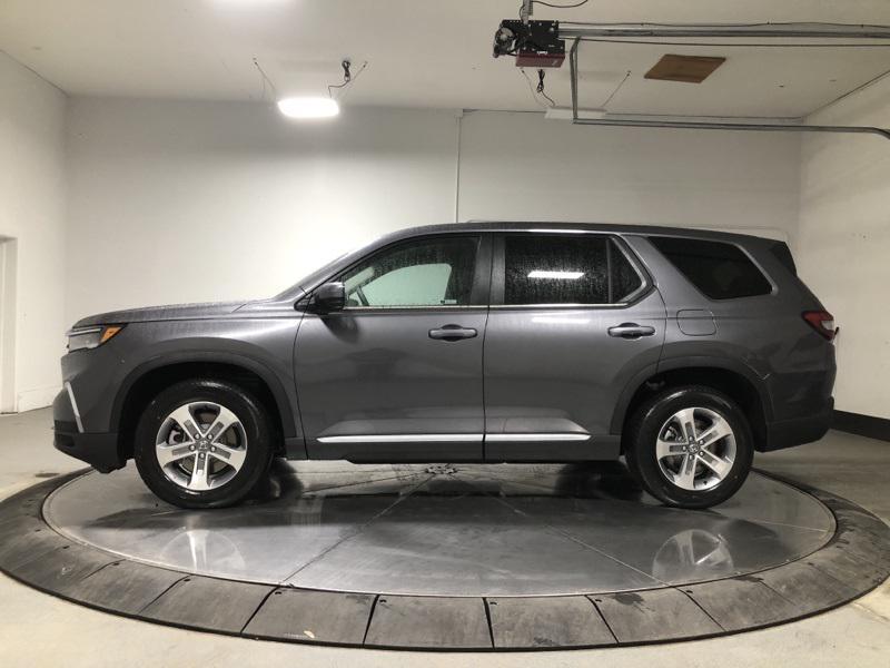 new 2025 Honda Pilot car, priced at $45,595