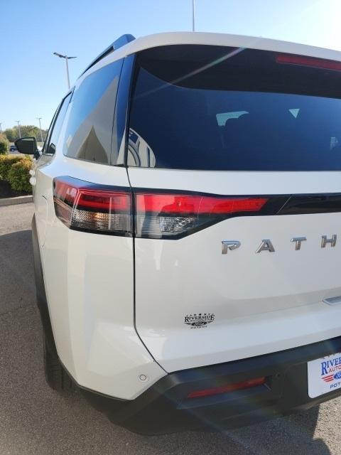 used 2025 Nissan Pathfinder car, priced at $33,999