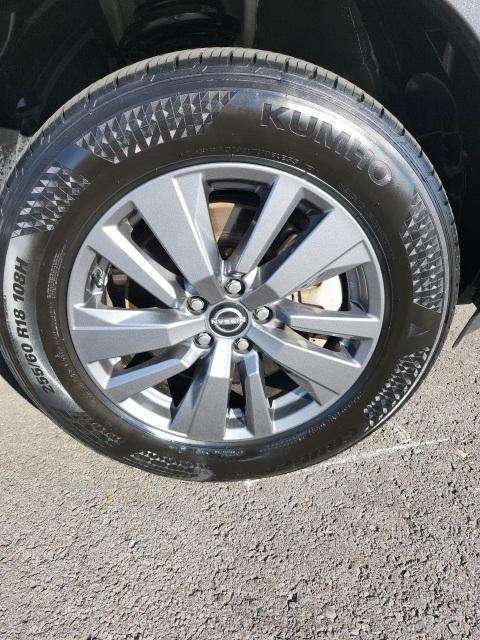 used 2025 Nissan Pathfinder car, priced at $33,999