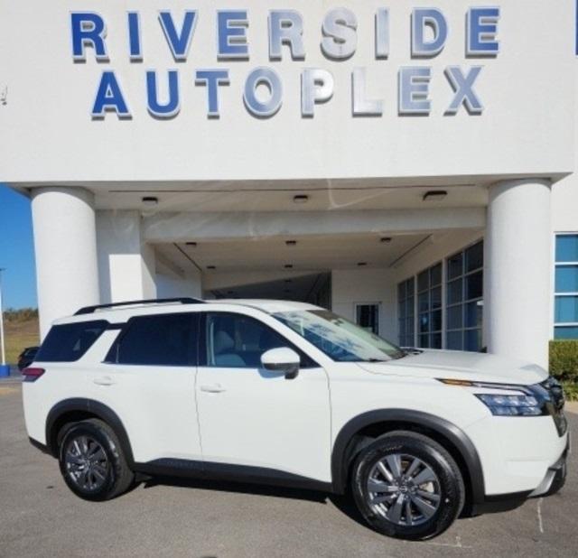 used 2025 Nissan Pathfinder car, priced at $33,999
