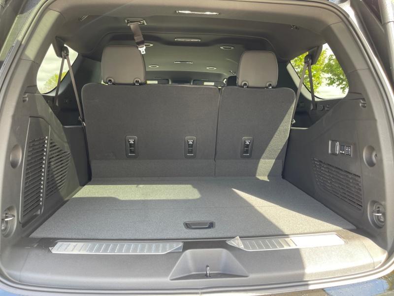 new 2025 Chevrolet Suburban car