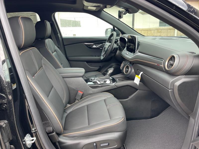 new 2025 Chevrolet Blazer car