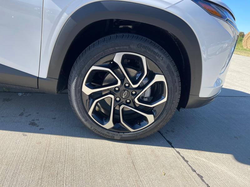 new 2025 Chevrolet Trax car