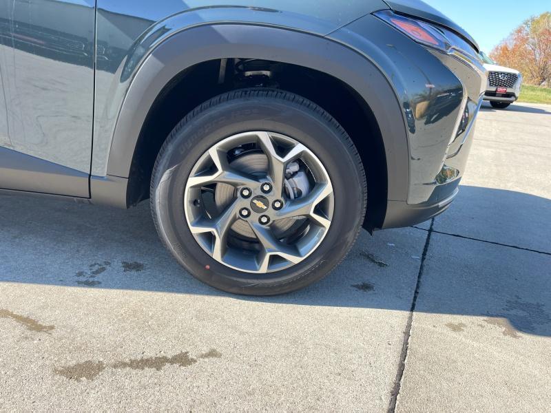 new 2025 Chevrolet Trax car