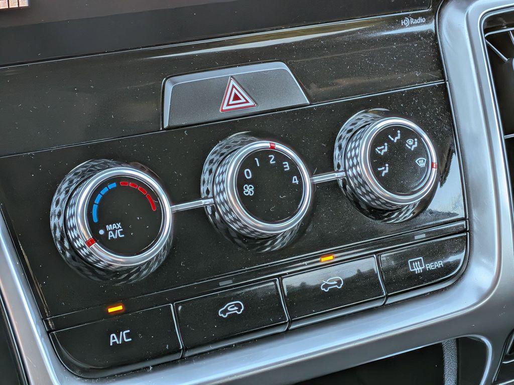 used 2023 Kia Sorento car, priced at $22,984