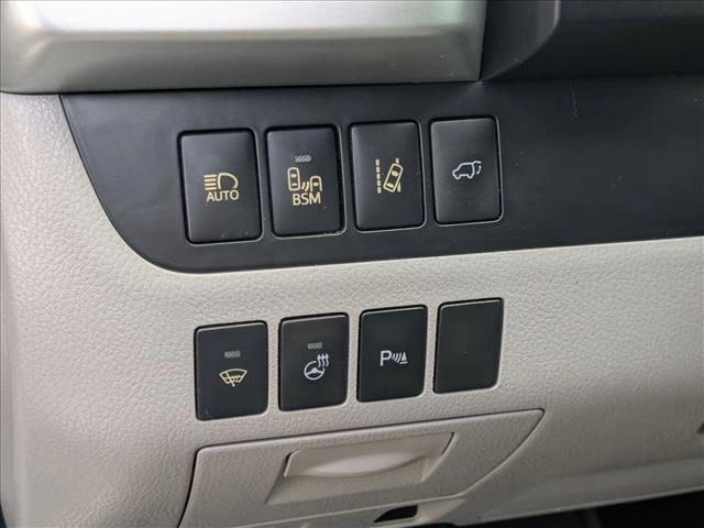 used 2014 Toyota Highlander car, priced at $17,299