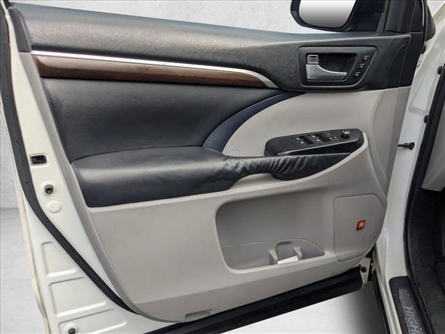 used 2014 Toyota Highlander car, priced at $17,299