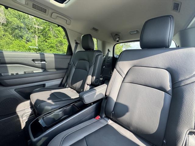 new 2025 Nissan Pathfinder car, priced at $45,997
