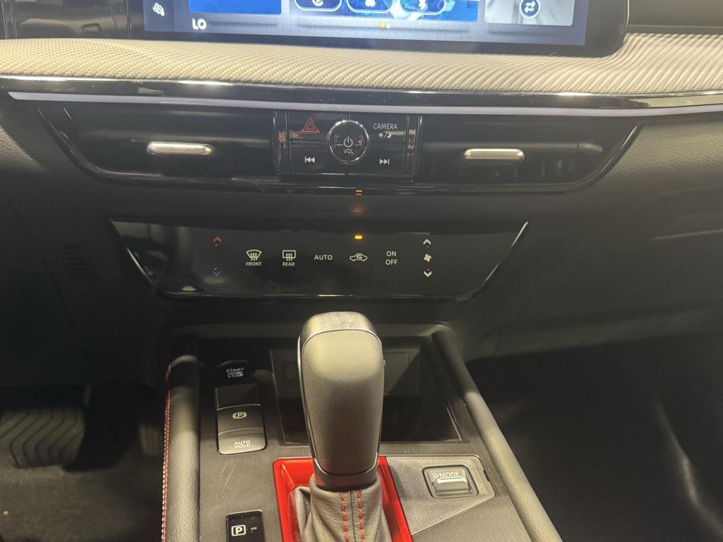 new 2025 Nissan Kicks car, priced at $27,897