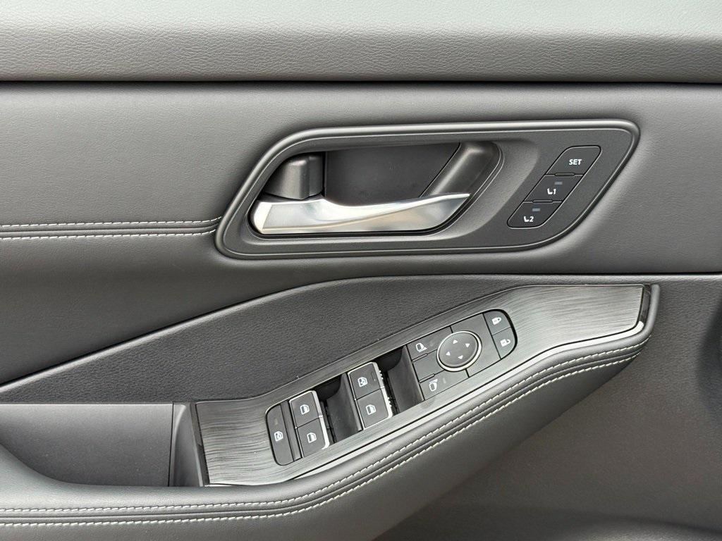 new 2025 Nissan Rogue car, priced at $40,625
