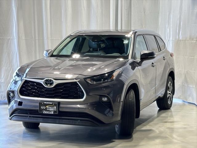 used 2021 Toyota Highlander car, priced at $33,097