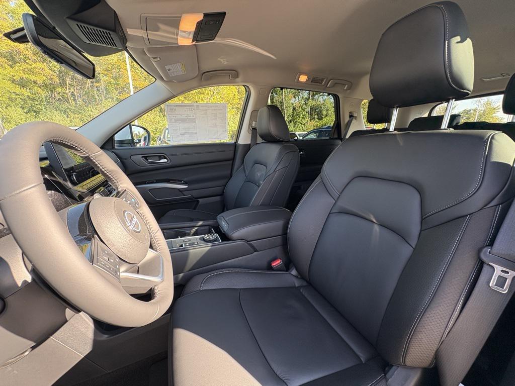new 2025 Nissan Pathfinder car, priced at $37,797