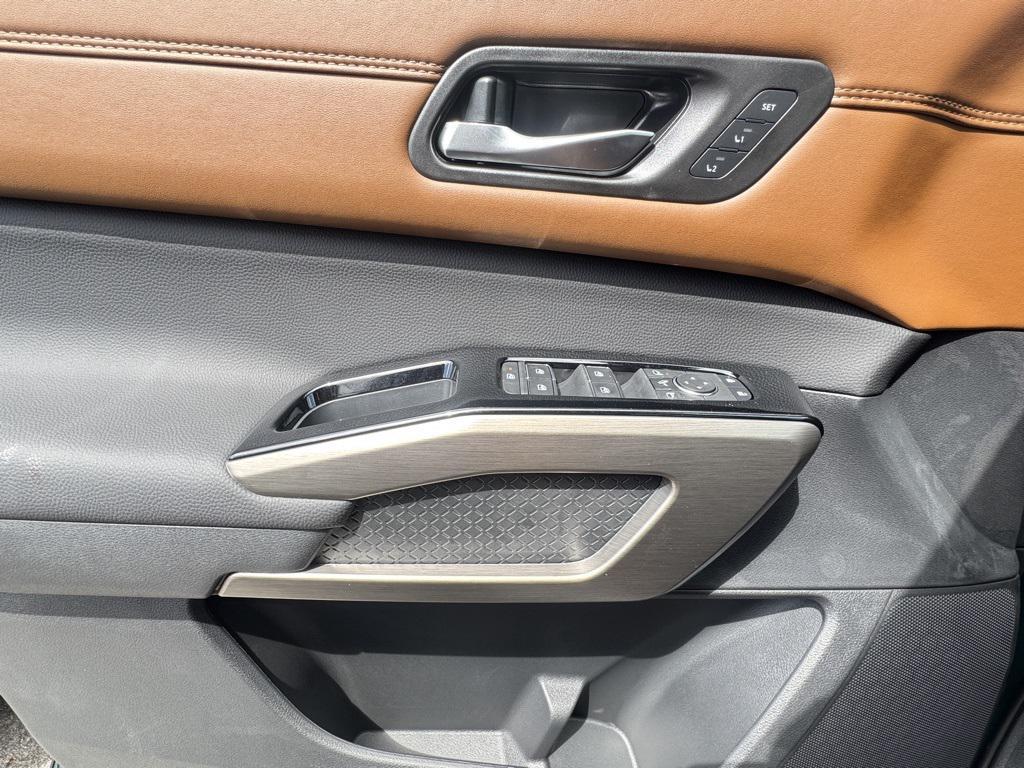 new 2025 Nissan Pathfinder car, priced at $49,097