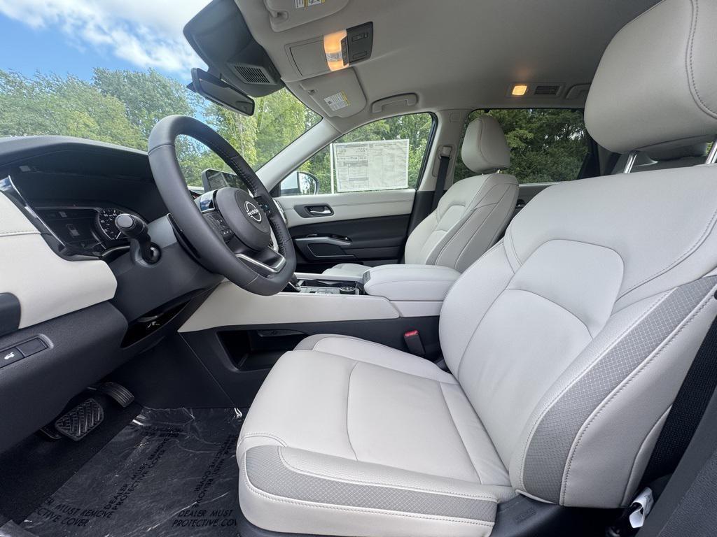new 2025 Nissan Pathfinder car, priced at $43,597