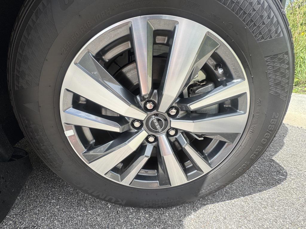 new 2025 Nissan Pathfinder car, priced at $43,597