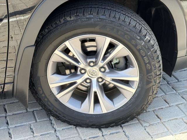 used 2015 Toyota Highlander car, priced at $20,727