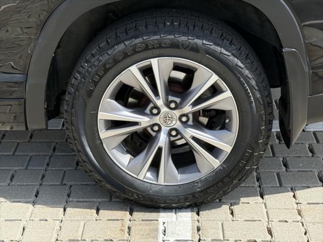 used 2015 Toyota Highlander car, priced at $20,727