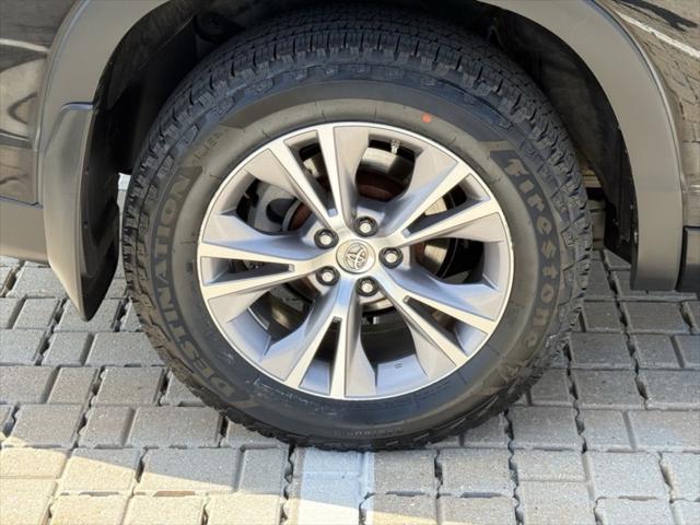 used 2015 Toyota Highlander car, priced at $20,727
