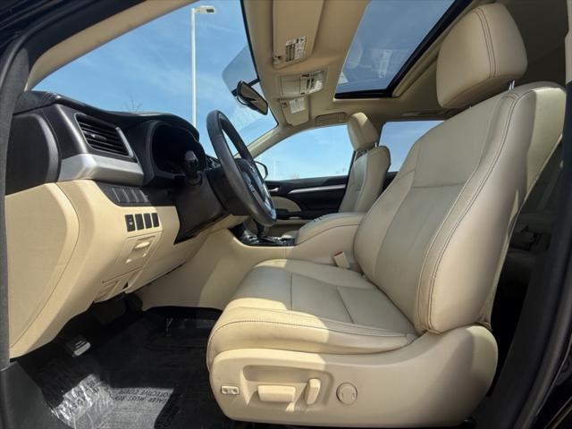 used 2015 Toyota Highlander car, priced at $20,727