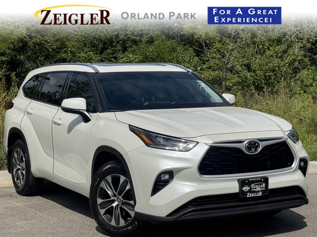 used 2021 Toyota Highlander car, priced at $34,440