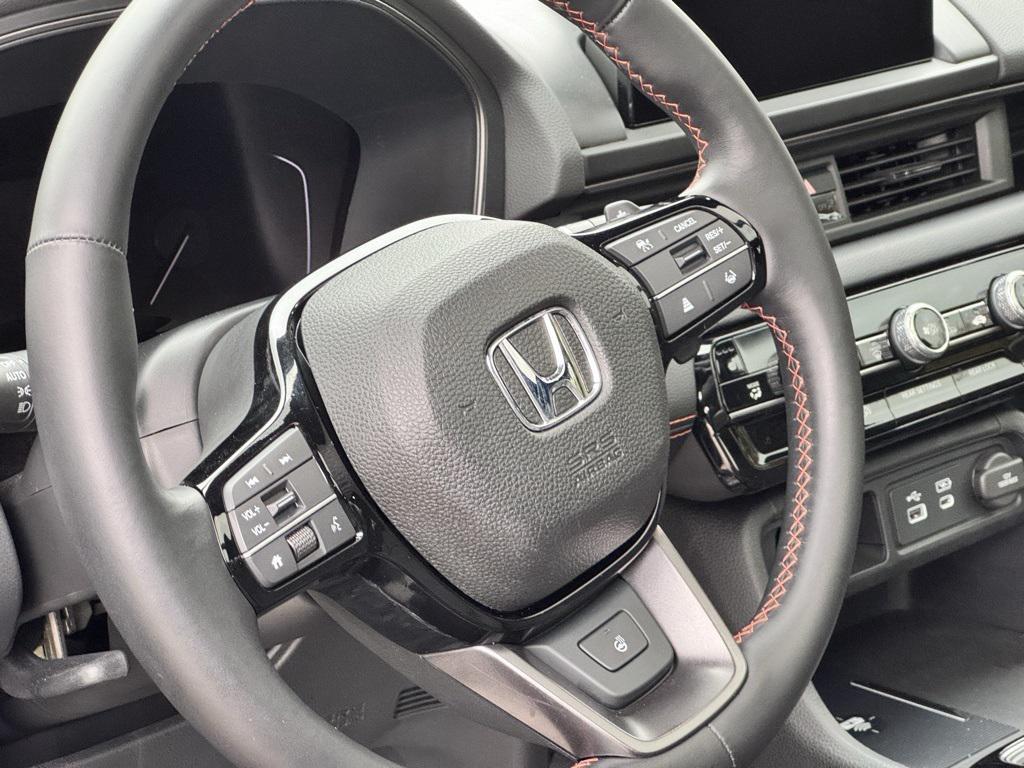 used 2025 Honda Pilot car, priced at $46,397