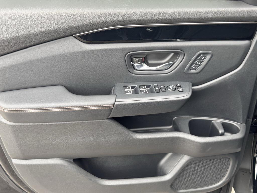 used 2025 Honda Pilot car, priced at $46,397