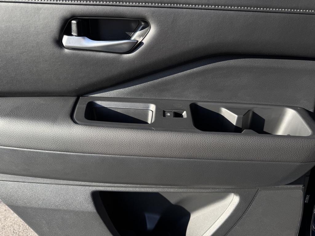 new 2025 Nissan Pathfinder car, priced at $34,497