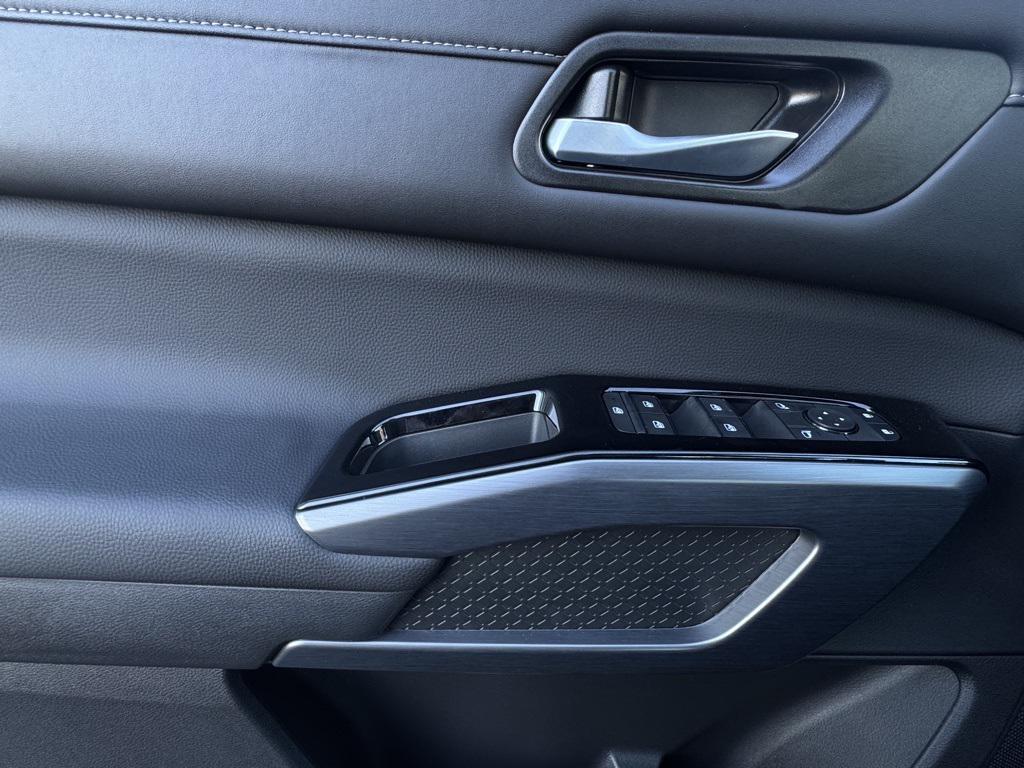 new 2025 Nissan Pathfinder car, priced at $34,497