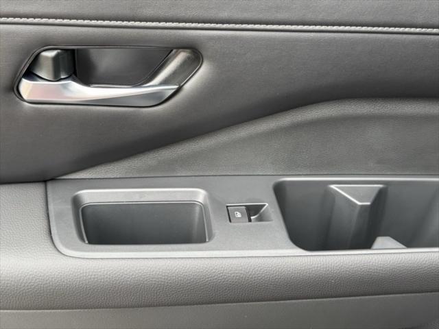 new 2025 Nissan Pathfinder car, priced at $39,997