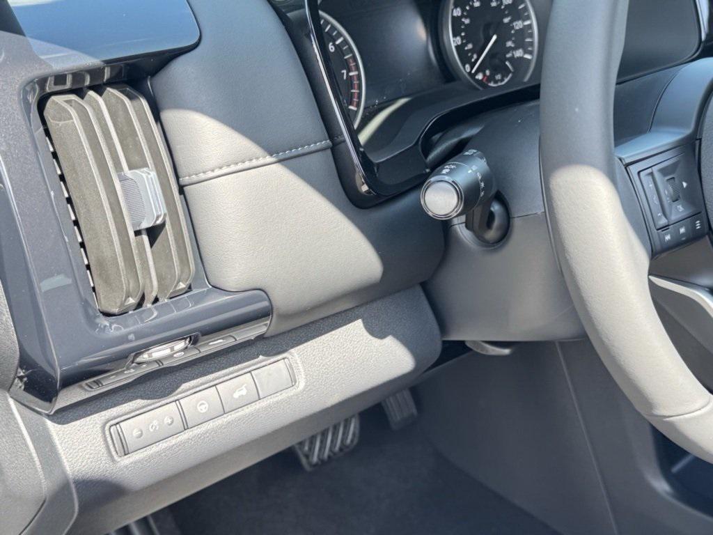 new 2025 Nissan Pathfinder car, priced at $32,497