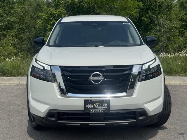 new 2025 Nissan Pathfinder car, priced at $33,997