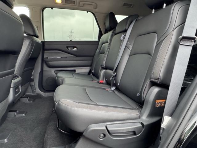 new 2025 Nissan Pathfinder car, priced at $39,997