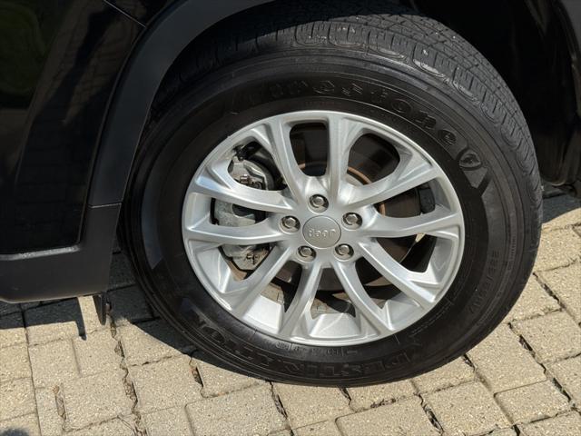 used 2022 Jeep Cherokee car, priced at $24,380