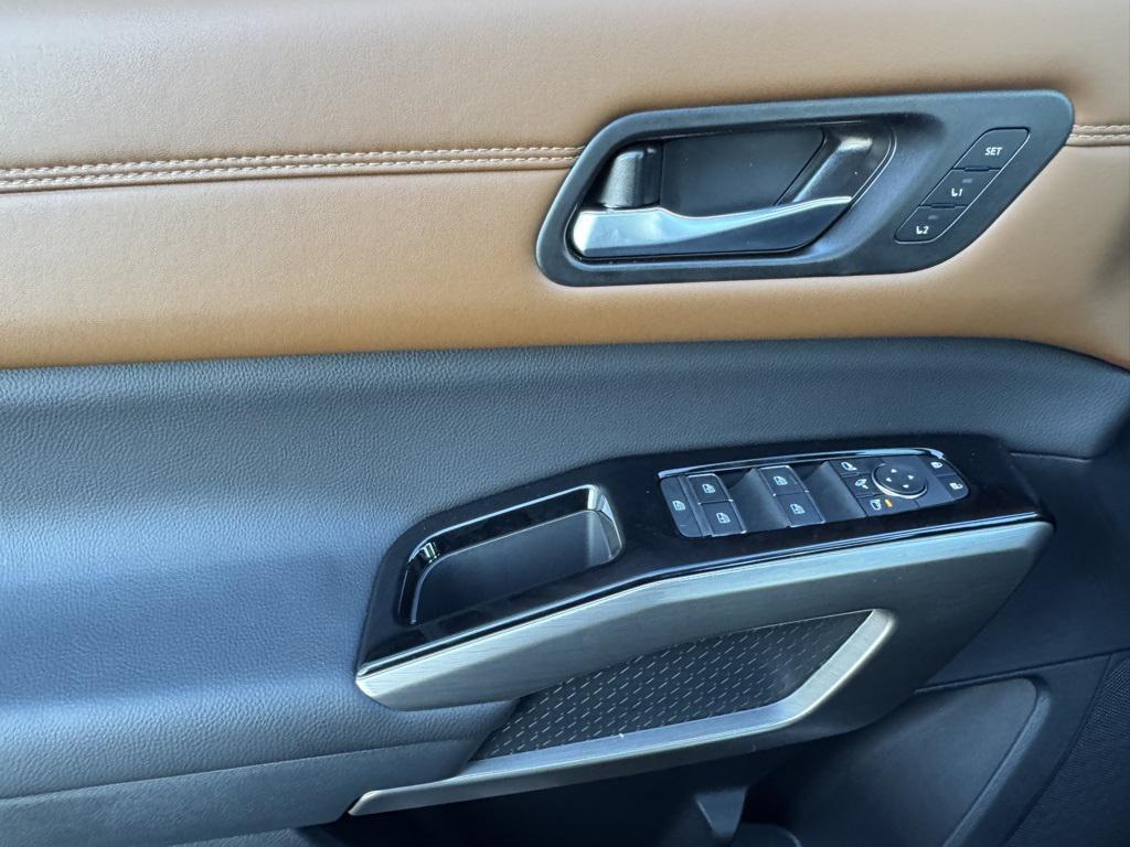 new 2025 Nissan Pathfinder car, priced at $40,497