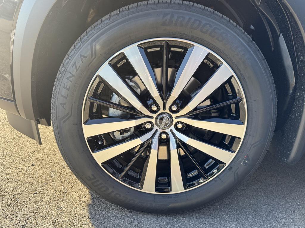 new 2025 Nissan Pathfinder car, priced at $40,497