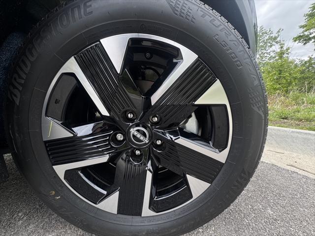 new 2025 Nissan Kicks car, priced at $27,497
