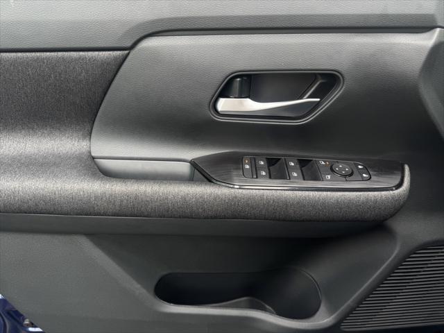 new 2025 Nissan Kicks car, priced at $27,497