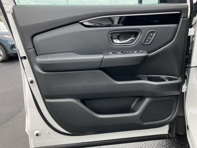 new 2025 Honda Pilot car, priced at $46,978